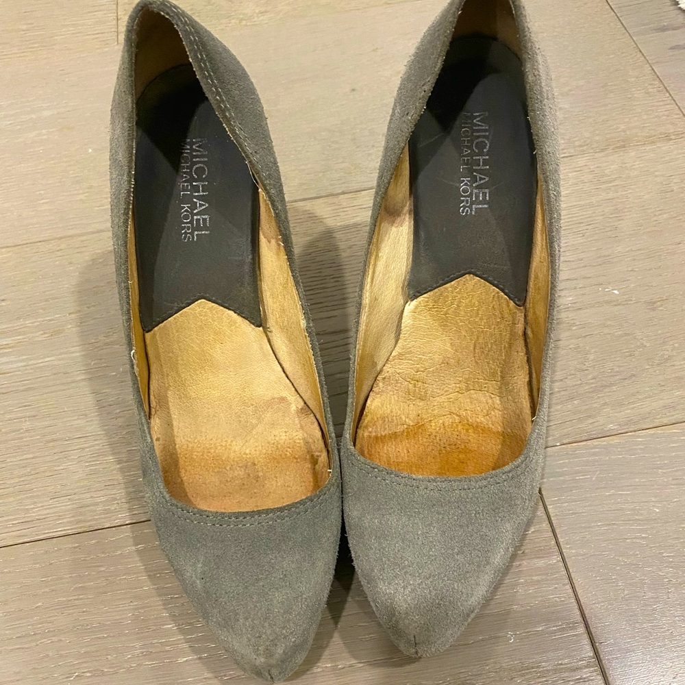 Michael by Michael Kors gray suede pumps